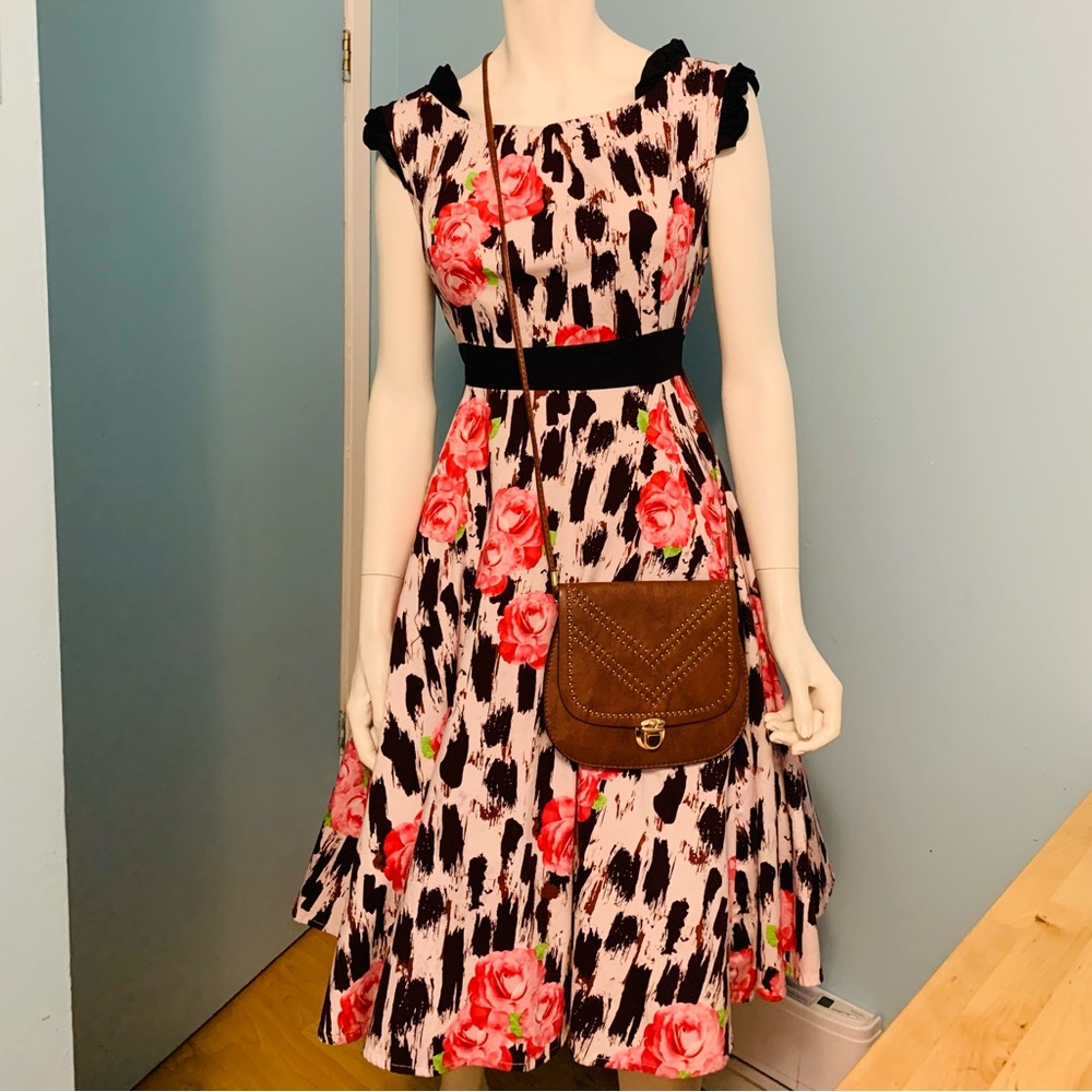 Retro Swing Dress With Roses - Picture 3 of 9